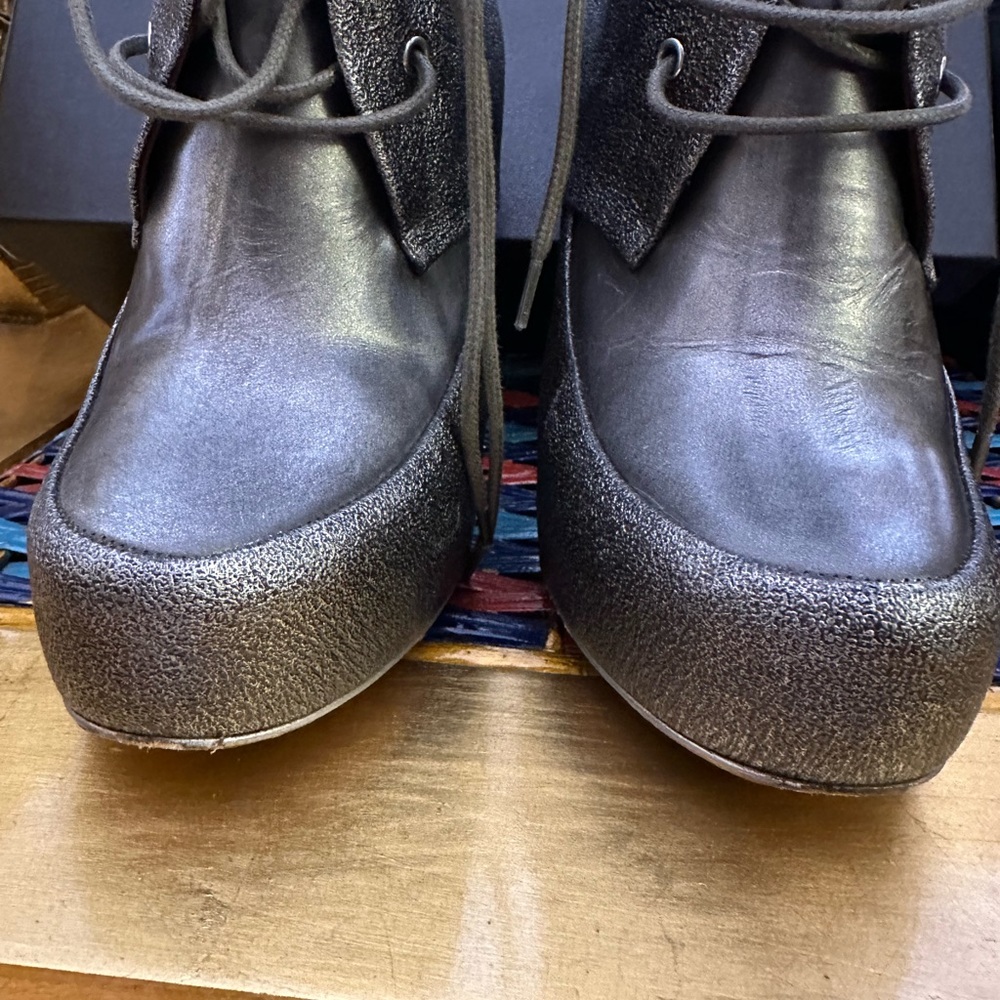 Chanel Heels worn once Size 37 $1500 Authentic - Picture 4 of 9